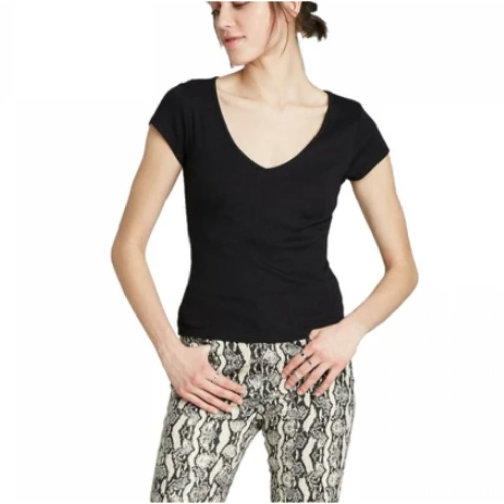 WILD FABLE WOMEN'S SHORT SLEEVE V-NECK